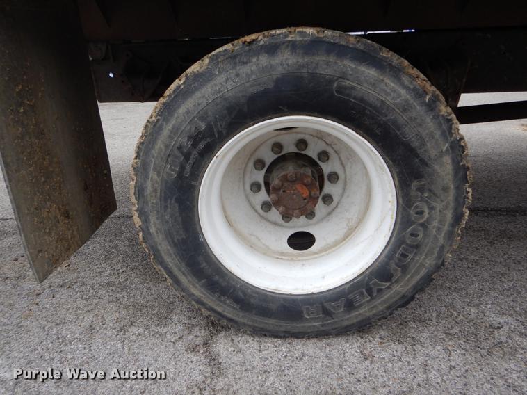 image for item DE6046 1996 International 4700 dump flatbed truck