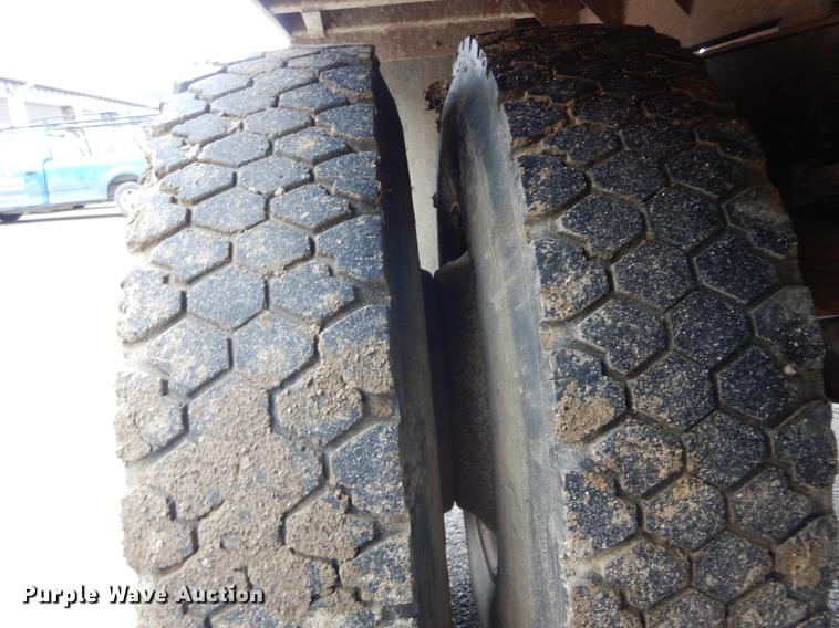 image for item DE6046 1996 International 4700 dump flatbed truck