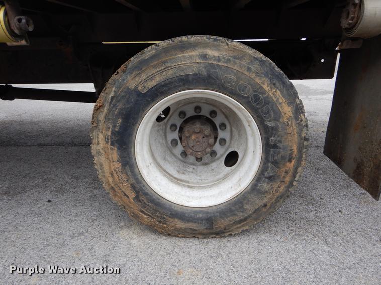 image for item DE6046 1996 International 4700 dump flatbed truck