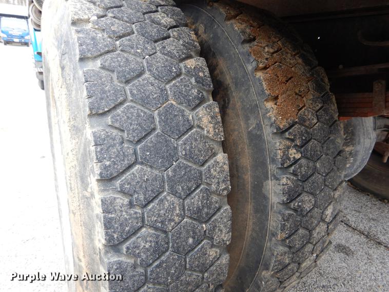 image for item DE6046 1996 International 4700 dump flatbed truck