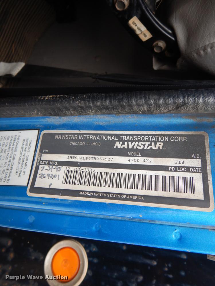 image for item DE6046 1996 International 4700 dump flatbed truck