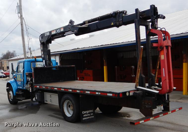 image for item DE6050 1995 International 4700 flatbed truck with crane