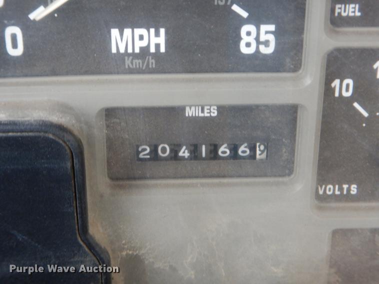 image for item DE6050 1995 International 4700 flatbed truck with crane