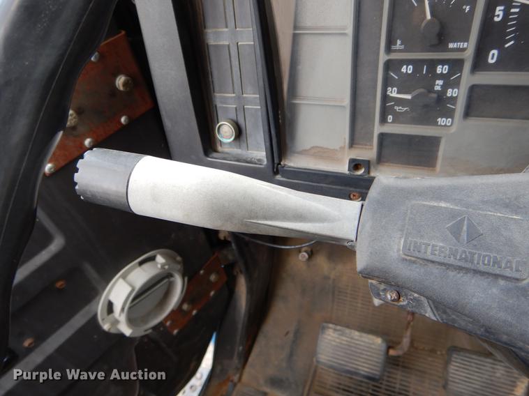 image for item DE6050 1995 International 4700 flatbed truck with crane