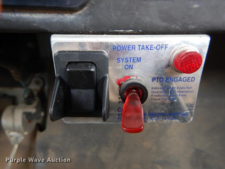 image for item DE6050 1995 International 4700 flatbed truck with crane