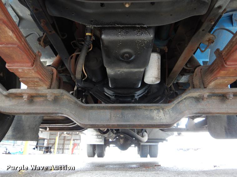 image for item DE6050 1995 International 4700 flatbed truck with crane