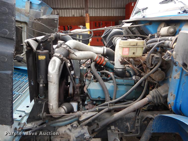 image for item DE6050 1995 International 4700 flatbed truck with crane