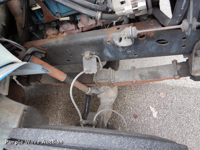 image for item DE6050 1995 International 4700 flatbed truck with crane