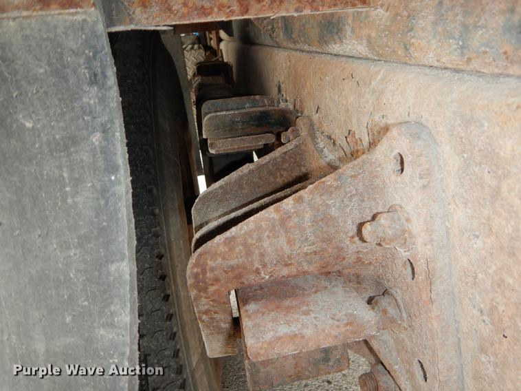 image for item DE6050 1995 International 4700 flatbed truck with crane