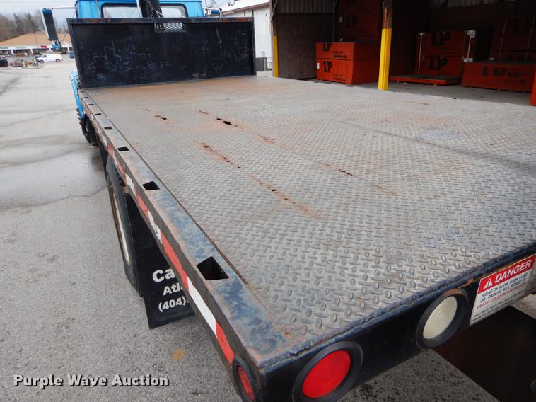 image for item DE6050 1995 International 4700 flatbed truck with crane