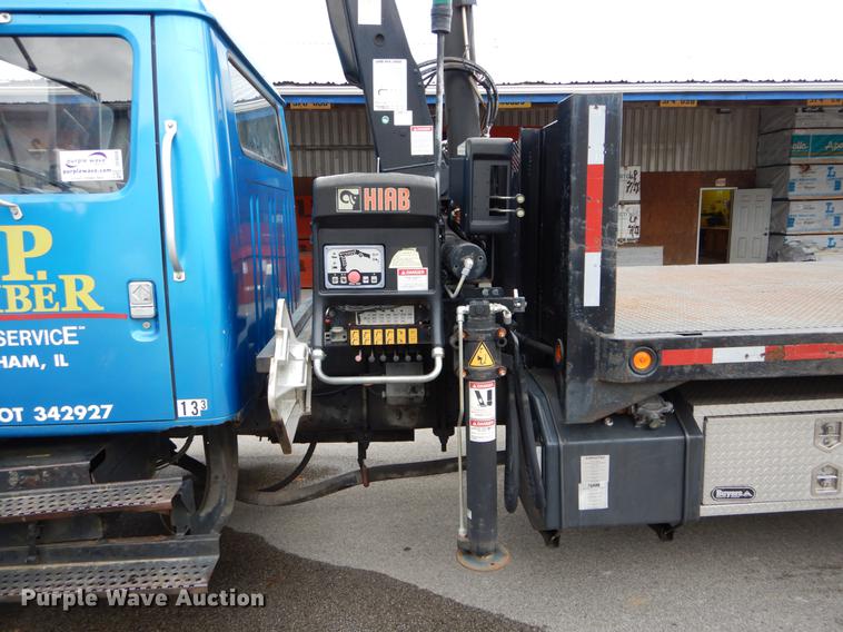 image for item DE6050 1995 International 4700 flatbed truck with crane