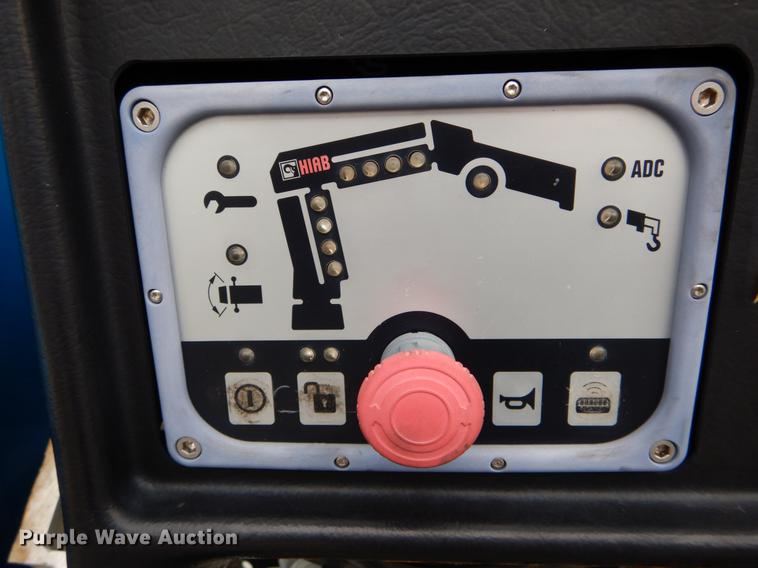 image for item DE6050 1995 International 4700 flatbed truck with crane