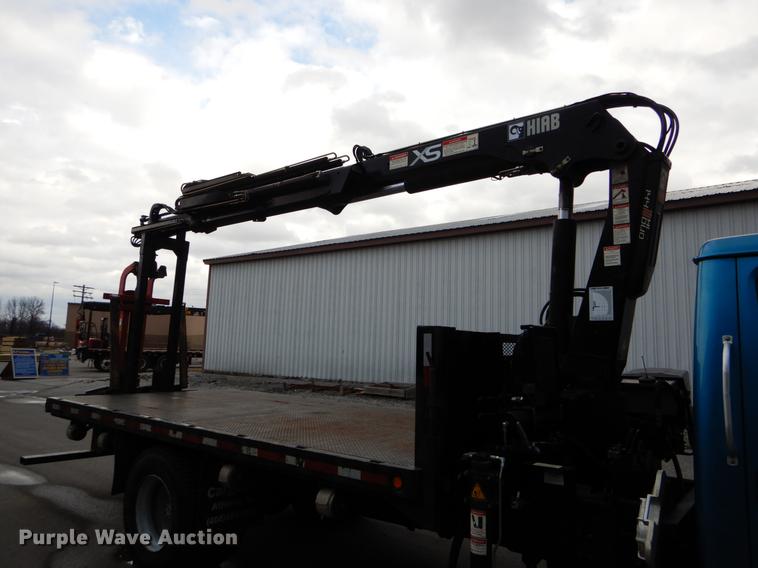 image for item DE6050 1995 International 4700 flatbed truck with crane