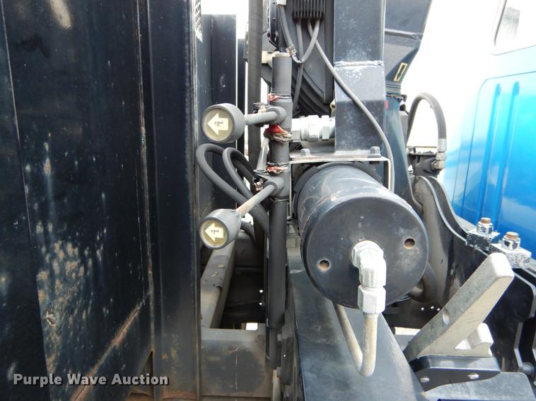 image for item DE6050 1995 International 4700 flatbed truck with crane