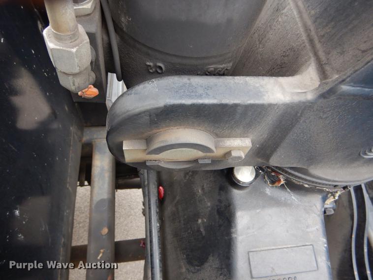 image for item DE6050 1995 International 4700 flatbed truck with crane