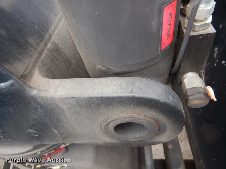 image for item DE6050 1995 International 4700 flatbed truck with crane