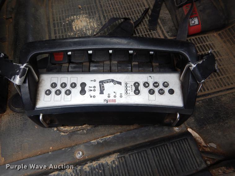 image for item DE6050 1995 International 4700 flatbed truck with crane