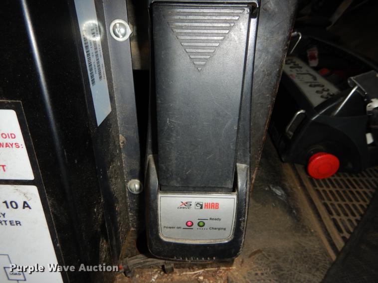 image for item DE6050 1995 International 4700 flatbed truck with crane