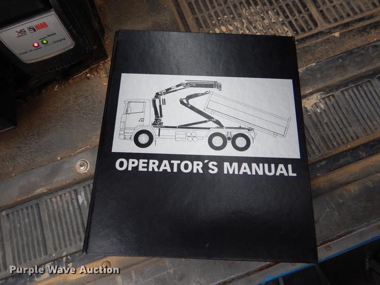 image for item DE6050 1995 International 4700 flatbed truck with crane