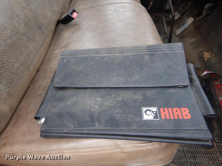 image for item DE6050 1995 International 4700 flatbed truck with crane