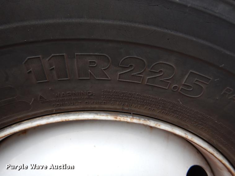 image for item DE6050 1995 International 4700 flatbed truck with crane