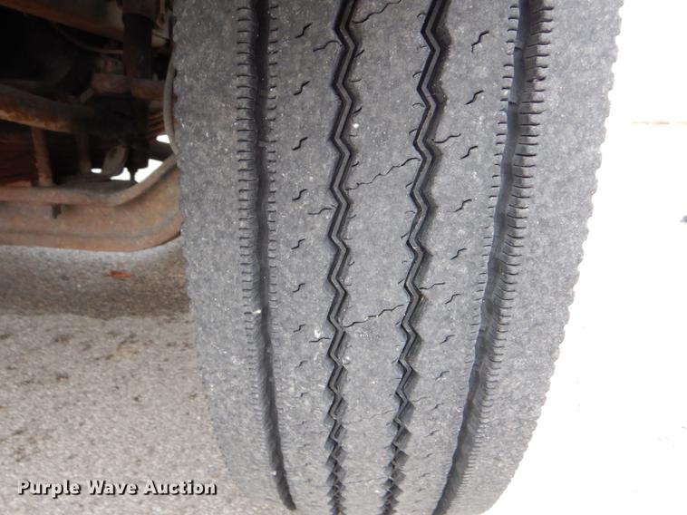 image for item DE6050 1995 International 4700 flatbed truck with crane