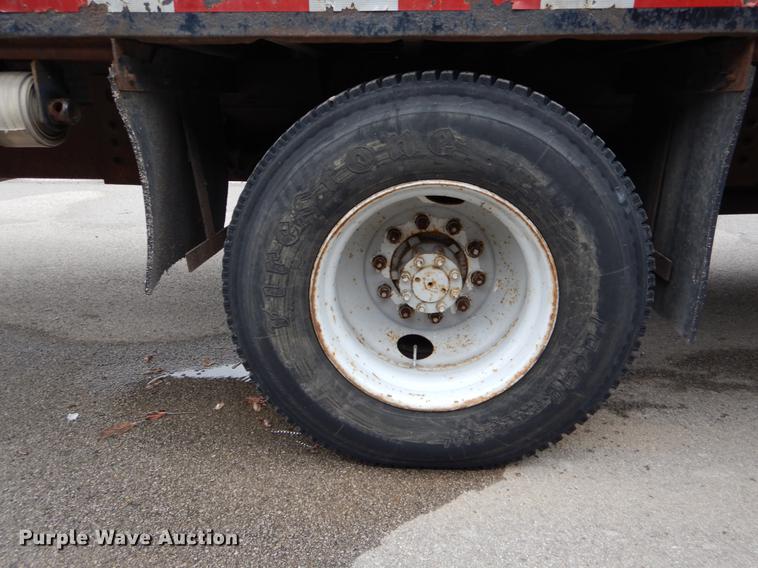 image for item DE6050 1995 International 4700 flatbed truck with crane