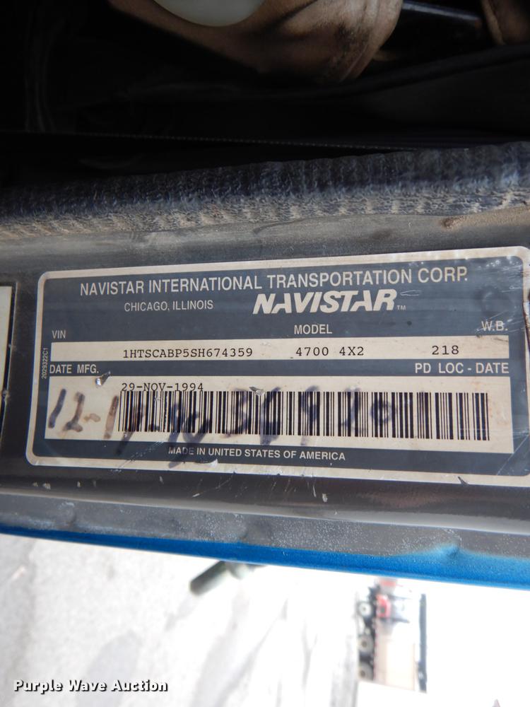 image for item DE6050 1995 International 4700 flatbed truck with crane