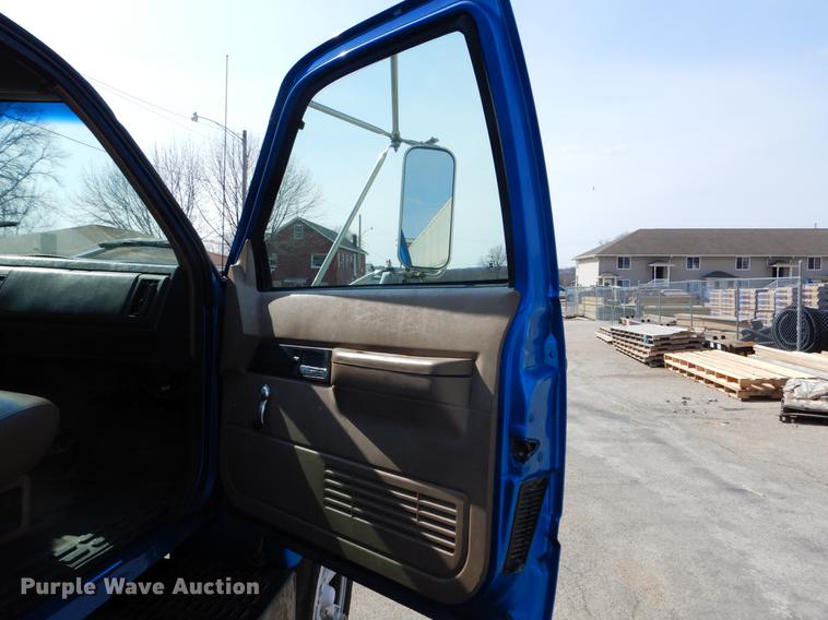 image for item DE6065 1996 Chevrolet Kodiak C5500 flat dump bed truck