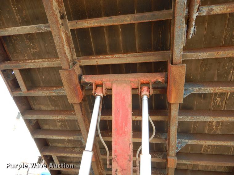 image for item DE6065 1996 Chevrolet Kodiak C5500 flat dump bed truck