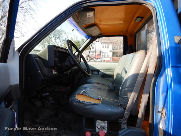 image for item DE6066 1994 GMC TopKick C5500 dump flatbed truck