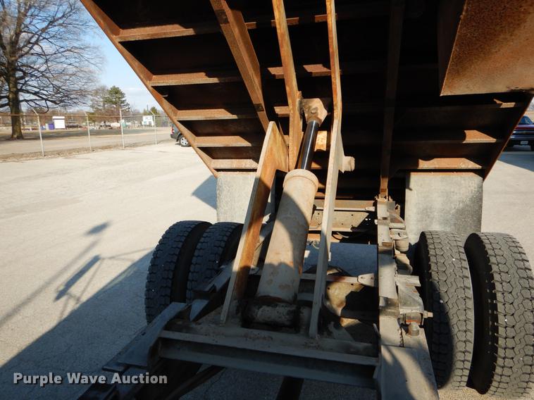 image for item DE6066 1994 GMC TopKick C5500 dump flatbed truck