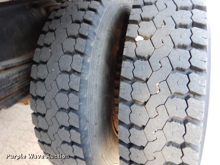 image for item DE6066 1994 GMC TopKick C5500 dump flatbed truck