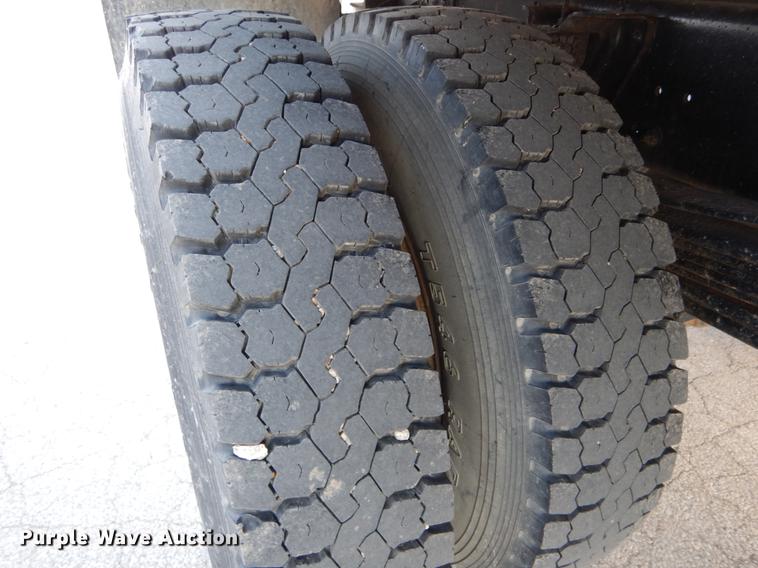 image for item DE6066 1994 GMC TopKick C5500 dump flatbed truck