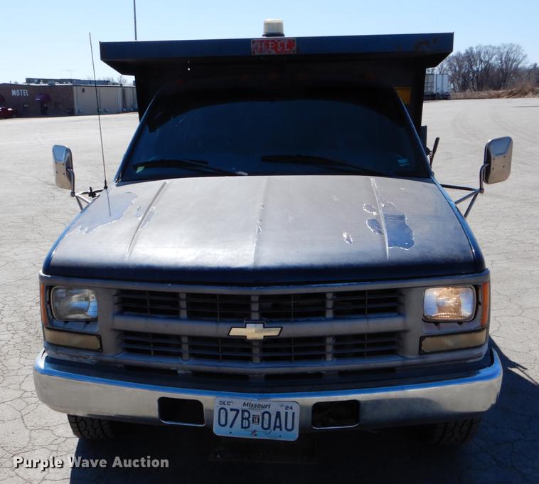 image for item DE6070 1999 Chevrolet C3500 dump bed pickup truck