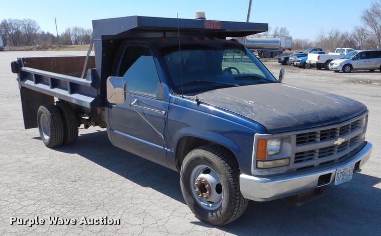 image for item DE6070 1999 Chevrolet C3500 dump bed pickup truck
