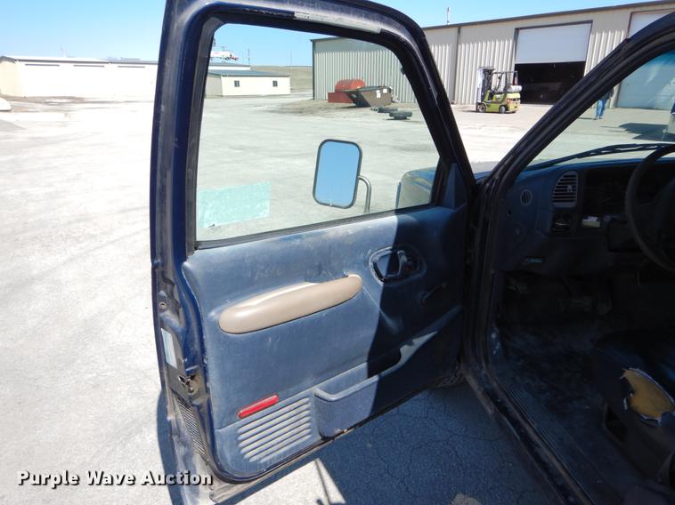 image for item DE6070 1999 Chevrolet C3500 dump bed pickup truck