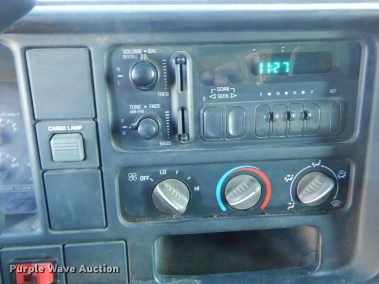 image for item DE6070 1999 Chevrolet C3500 dump bed pickup truck