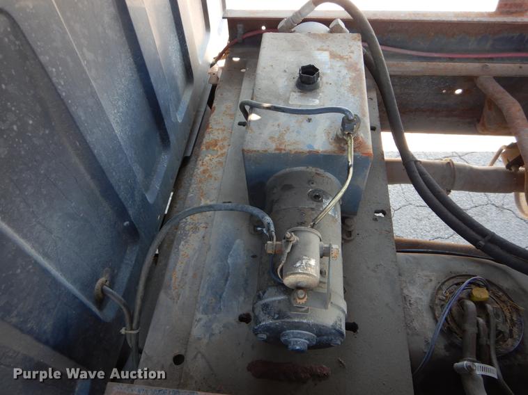 image for item DE6070 1999 Chevrolet C3500 dump bed pickup truck