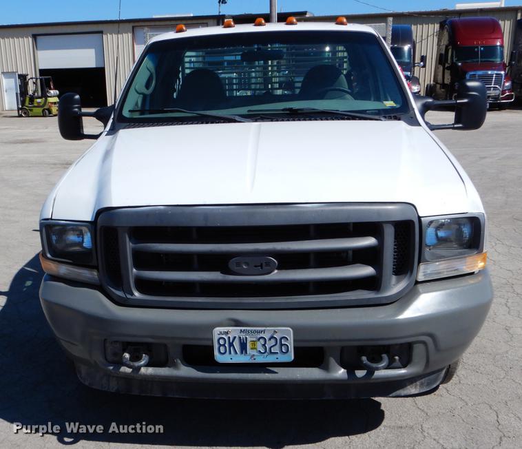 image for item DE6071 2002 Ford F350 Super Duty XL SuperCab flatbed pickup truck