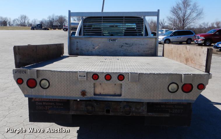 image for item DE6071 2002 Ford F350 Super Duty XL SuperCab flatbed pickup truck
