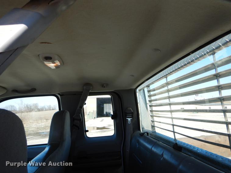 image for item DE6071 2002 Ford F350 Super Duty XL SuperCab flatbed pickup truck