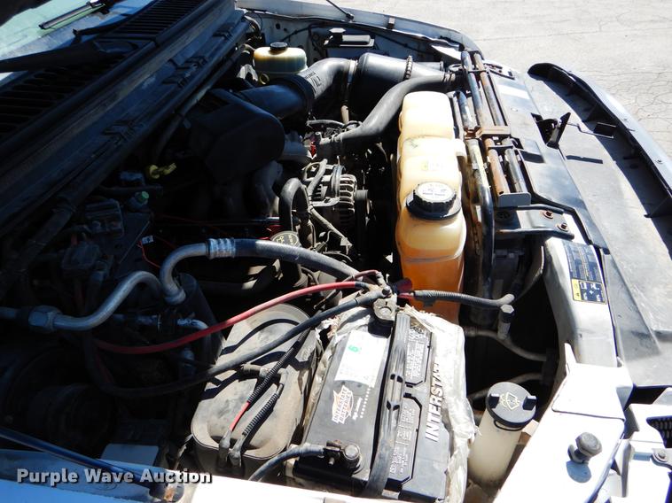 image for item DE6071 2002 Ford F350 Super Duty XL SuperCab flatbed pickup truck