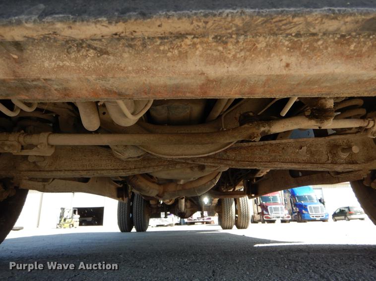 image for item DE6071 2002 Ford F350 Super Duty XL SuperCab flatbed pickup truck