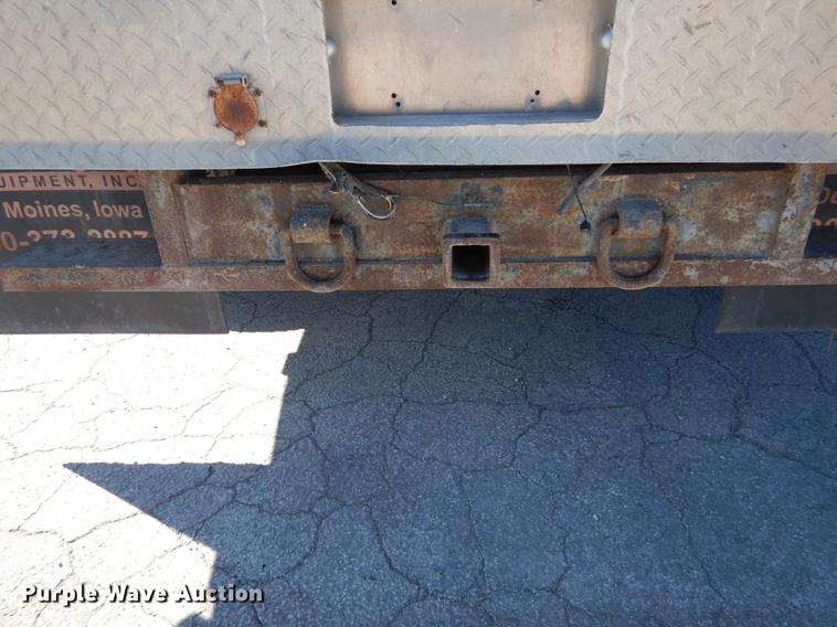 image for item DE6071 2002 Ford F350 Super Duty XL SuperCab flatbed pickup truck