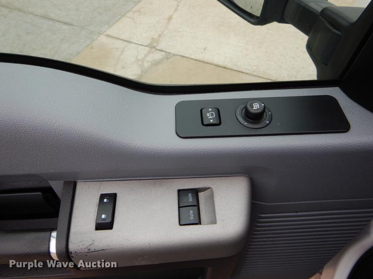 image for item DE6080 2014 Ford F250 Super Duty XLT SuperCab pickup truck