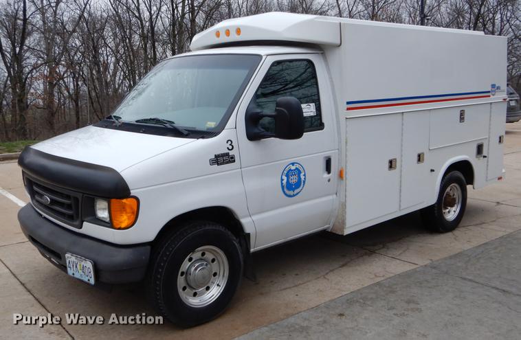 image for item DE6081 2005 Ford E350 Super Duty utility van