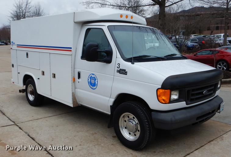 image for item DE6081 2005 Ford E350 Super Duty utility van
