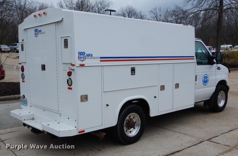 image for item DE6081 2005 Ford E350 Super Duty utility van