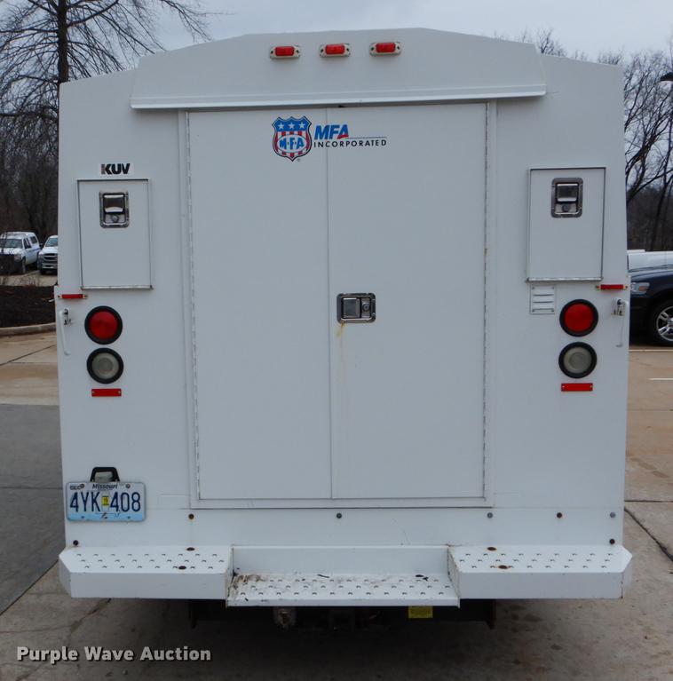 image for item DE6081 2005 Ford E350 Super Duty utility van